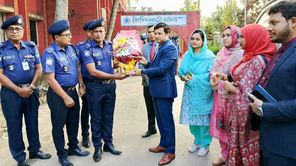 টঙ্গিবাড়ী থানা পরিদর্শন করলেন চিফ জুডিশিয়াল ম্যাজিস্ট্রেট