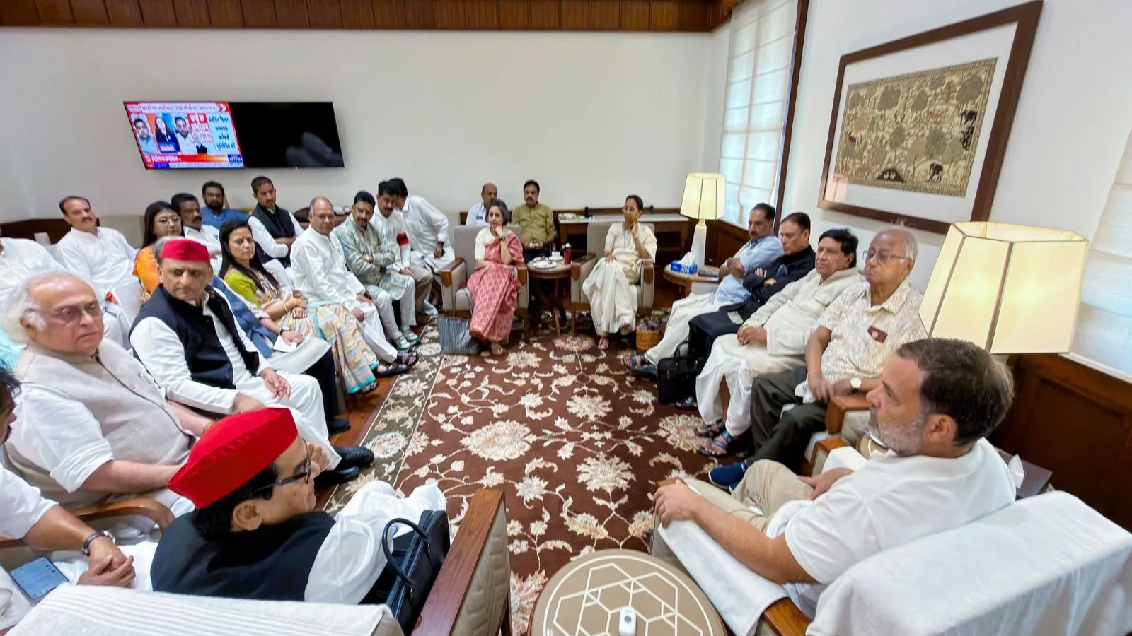 শিক্ষামন্ত্রীর পদত্যাগ ছাড়া সংসদে আলোচনায় যাবে না বিরোধীরা, মোদি সরকারের পাল্টা চ্যালেঞ্জ