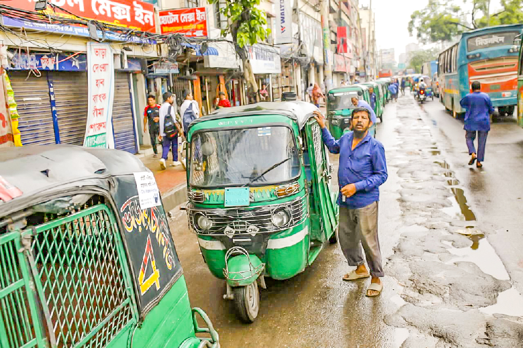 গ্যাসের অভাবে দীর্ঘ অপেক্ষা