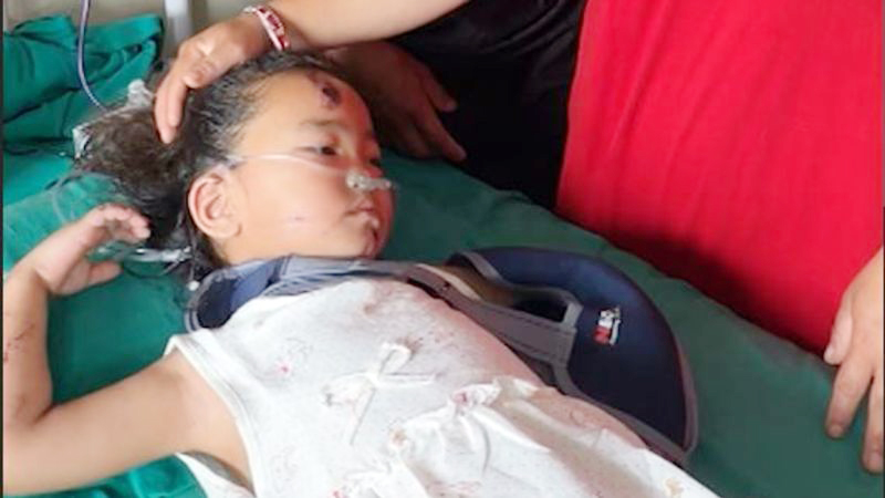 মেয়ের ভেসে যাওয়ার মুহূর্তটি স্মরণ করলেন অলৌকিকভাবে বেঁচে ফেরা মনীষার বাবা