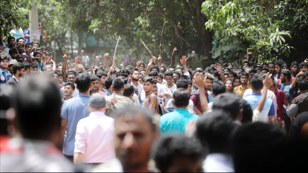 থমথমে চট্টগ্রাম বিশ্ববিদ্যালয় এলাকা, রাতে আবার সংঘর্ষের আশঙ্কা