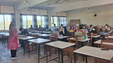 চুয়েটে আংশিকভাবে শুরু শিক্ষা কার্যক্রম, আন্দোলন চালিয়ে যাওয়ার ঘোষণা শিক্ষার্থীদের