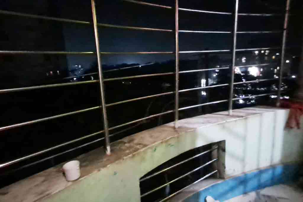 চাঁদপুরে বারান্দার পাশে ৩৩ হাজার ভোল্টের বিদ্যুৎ লাইন, দগ্ধ দুই শিশু