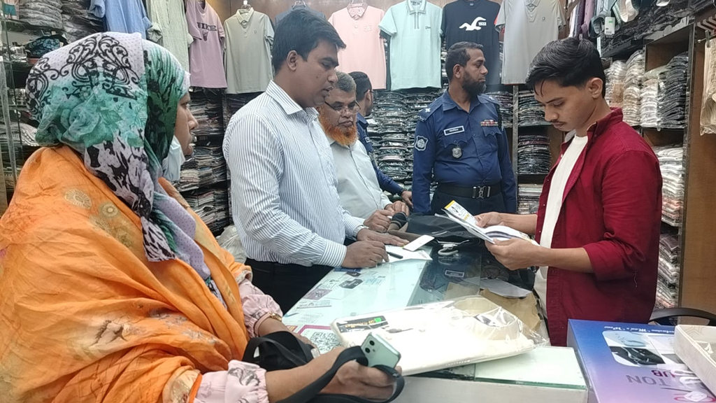 দ্বিগুন মূল্যে পোশাক বিক্রি, ভোক্তা অধিকারের জরিমানা