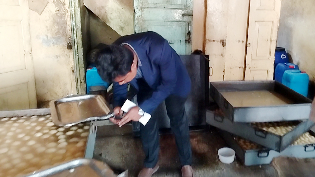 মিষ্টির শিরায় পোকাসহ সিগারেটের অংশ, জরিমানা