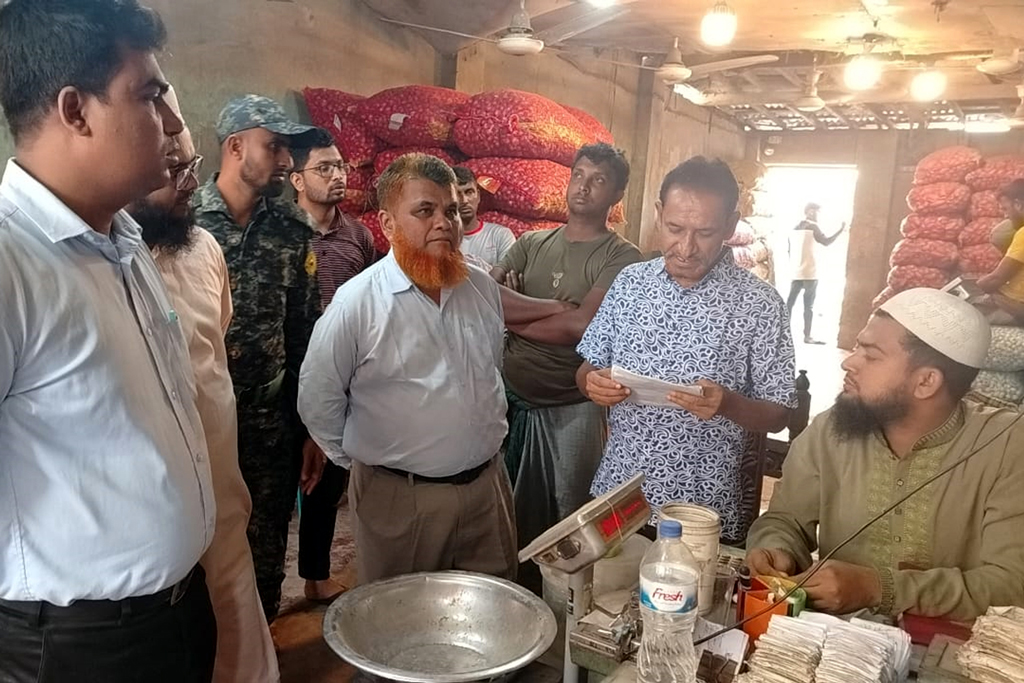 চাঁদপুরে ৩ প্রতিষ্ঠানমালিককে জরিমানা