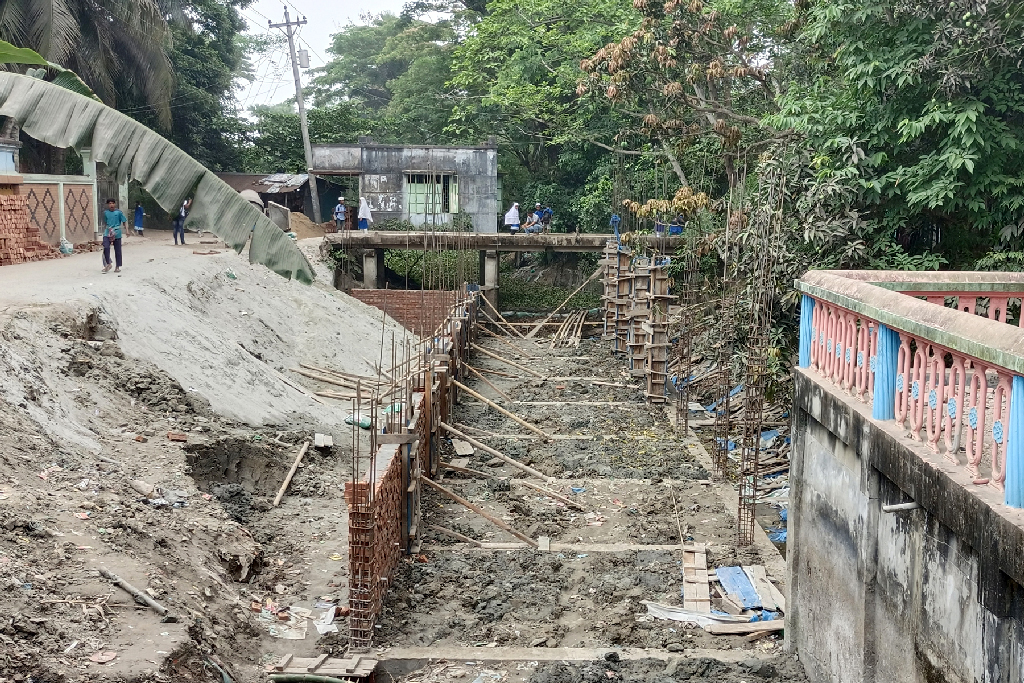 সরকারি খাল দখল, তদন্ত করে প্রতিবেদন দিতে ওসিকে আদালতের নির্দেশ