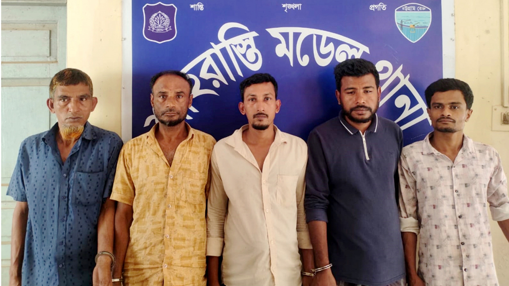 চাঁদপুরে পাঁচ জুয়াড়িসহ গ্রেপ্তার ১০
