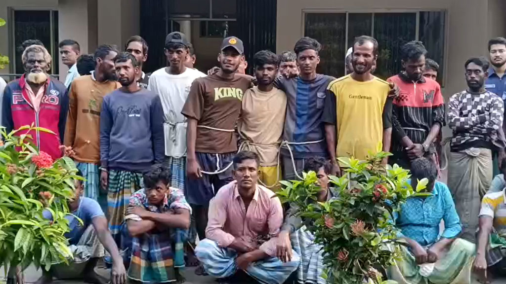পদ্মা-মেঘনায় মা ইলিশ শিকার করায় ৪৫ জেলে আটক