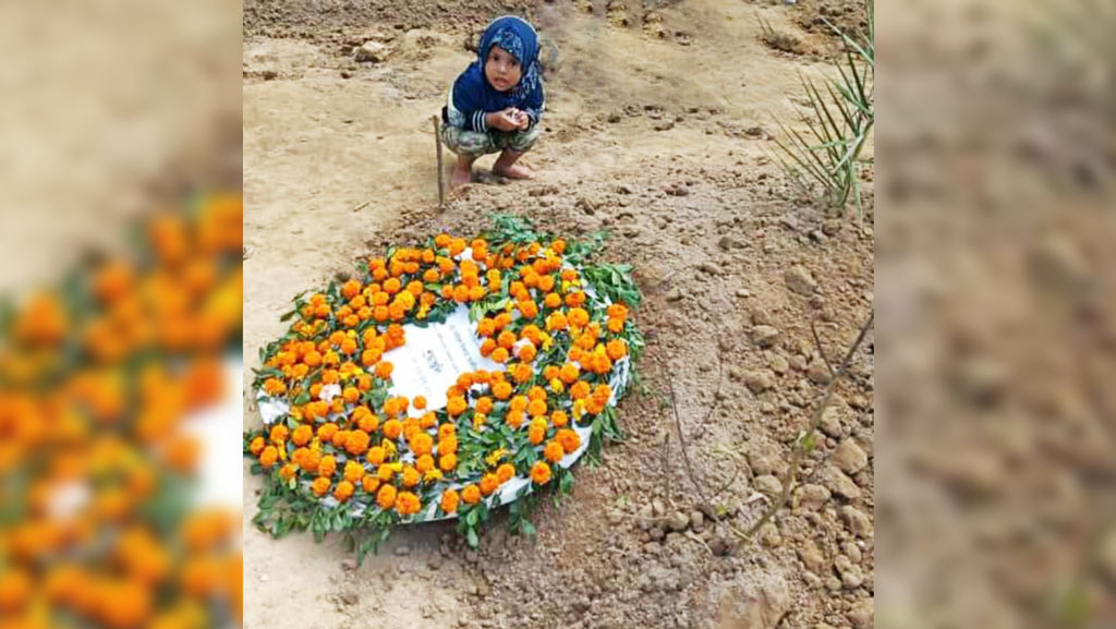 বাবার অপেক্ষায় কবরের পাশে ৩ বছরের তাসকিয়া