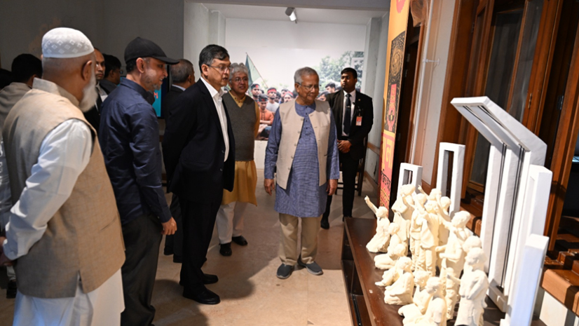 বিএনপি-জামায়াত-এনসিপি নেতাদের নিয়ে জুলাই স্মৃতি জাদুঘরে প্রধান উপদেষ্টা