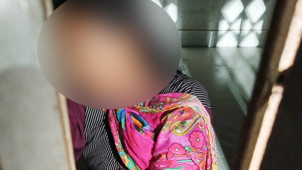 ঋণের টাকার জন্য বিআরডিবি অফিসে তালাবদ্ধ করে রাখা হয় নারীকে