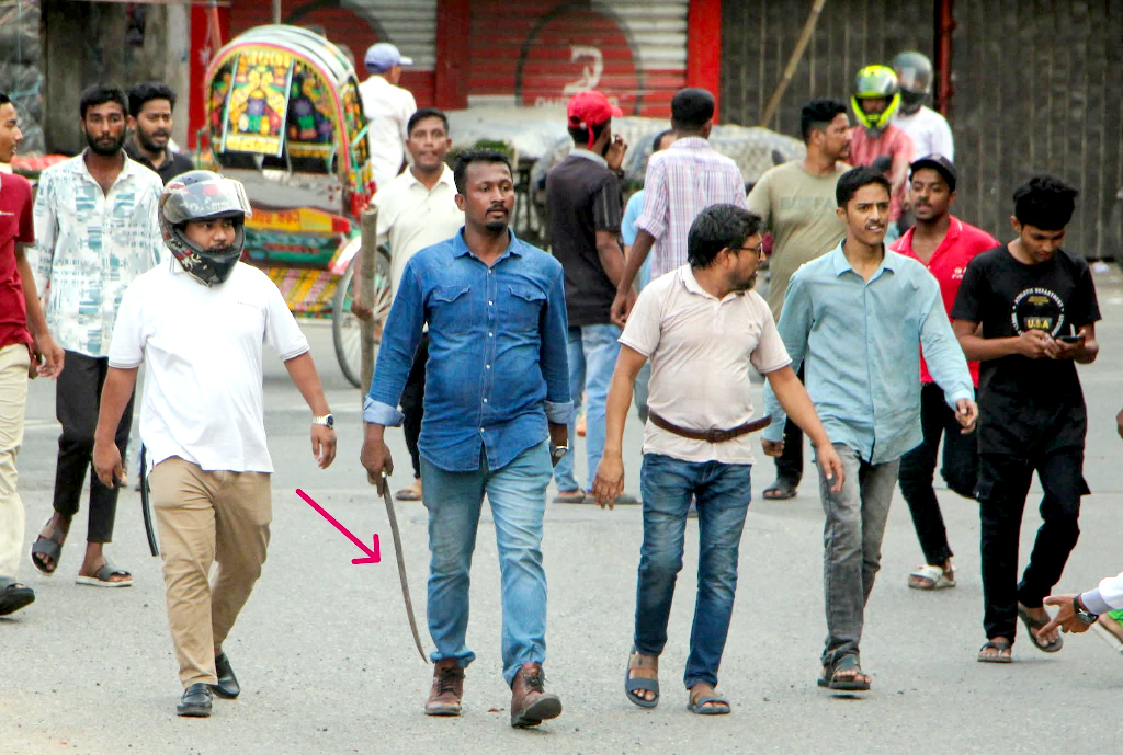 চট্টগ্রামে ছাত্রদল-শিবির সংঘর্ষ: সূত্রপাত যেভাবে, একজনের গোড়ালি বিচ্ছিন্ন, নেপথ্যে আধিপত্যের লড়াই