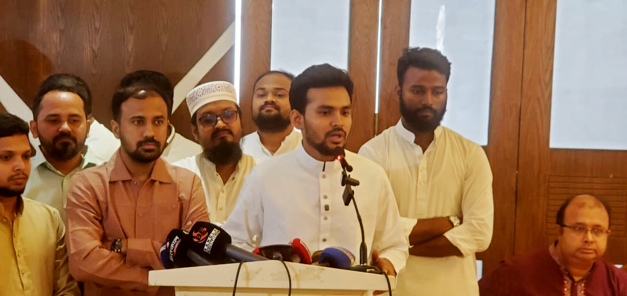 সরকার জনসমর্থন হারাতে শুরু করেছে: আসিফ মাহমুদ
