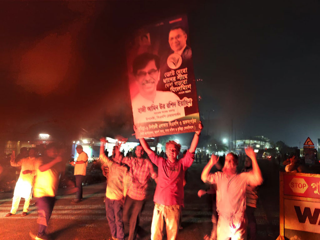 কুমিল্লায় ঢাকা-চট্টগ্রাম মহাসড়ক অবরোধ, দীর্ঘ যানজট