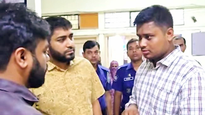 স্বাস্থ্য কমপ্লেক্স পরিদর্শনে এমপি হাসনাত আবদুল্লাহ, অনুপস্থিত ৬ চিকিৎসককে শোকজ