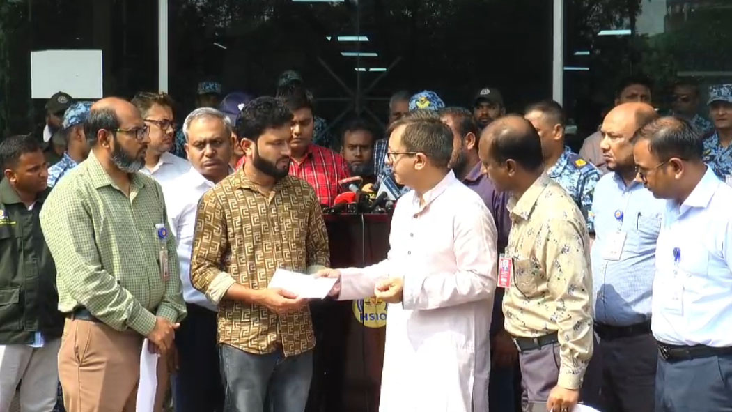 বাহরাইনে ক্ষেপণাস্ত্র হামলায় নিহত গিরিশ চন্দ্রের মরদেহ পরিবারের কাছে হস্তান্তর