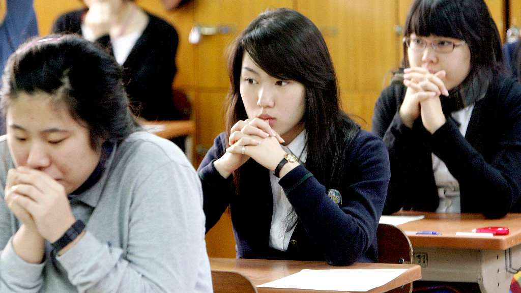 দক্ষিণ কোরিয়ায় ইংরেজি পরীক্ষা নিয়ে এত হইচই কেন