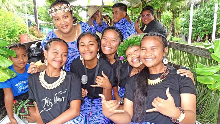 কেনাকাটার জন্য যে দেশে নাগরিকদের দেওয়া হচ্ছে নগদ অর্থ