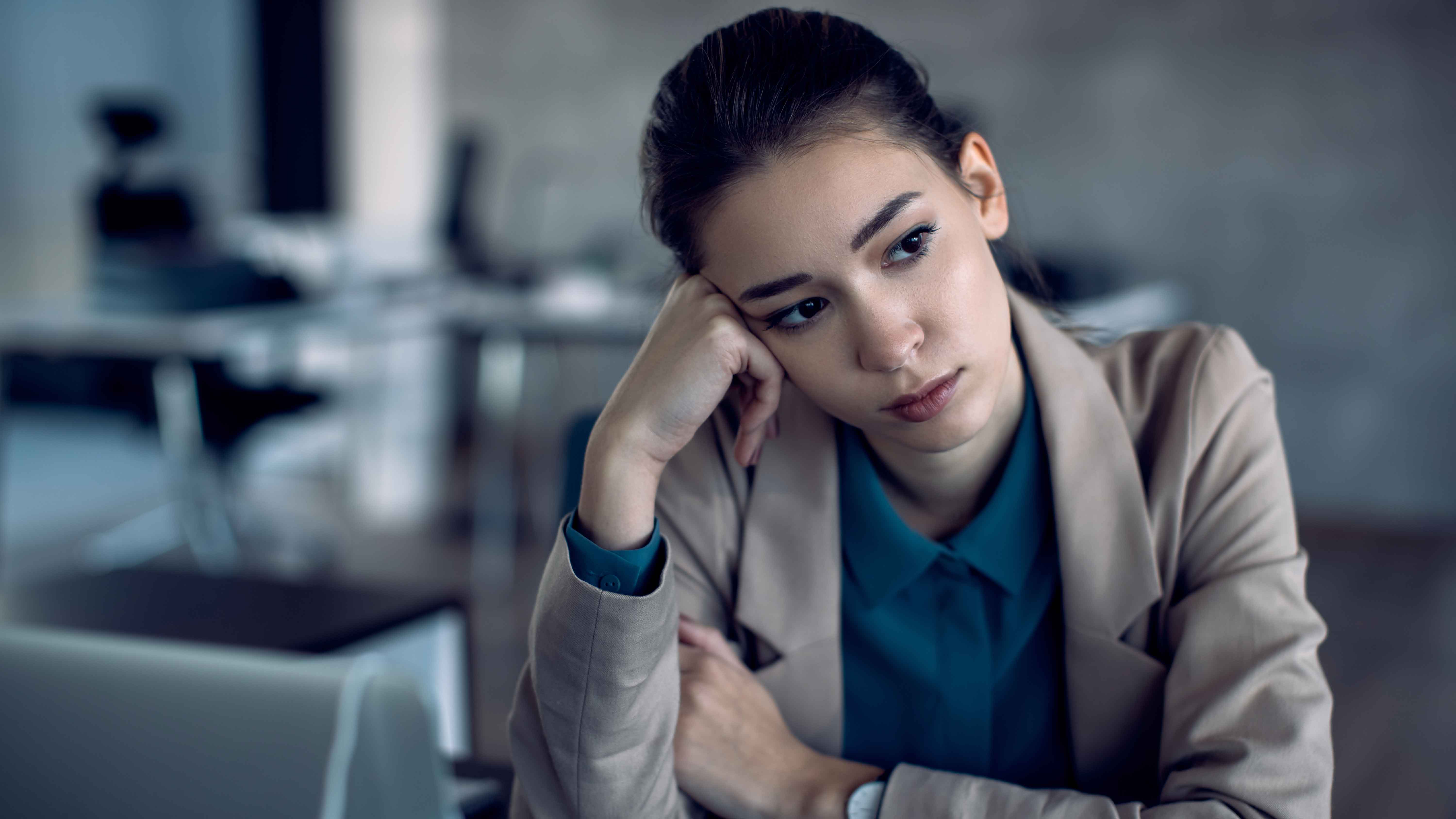 সময়ের আগে অফিসে যাওয়ায় চাকরিচ্যুত নারী