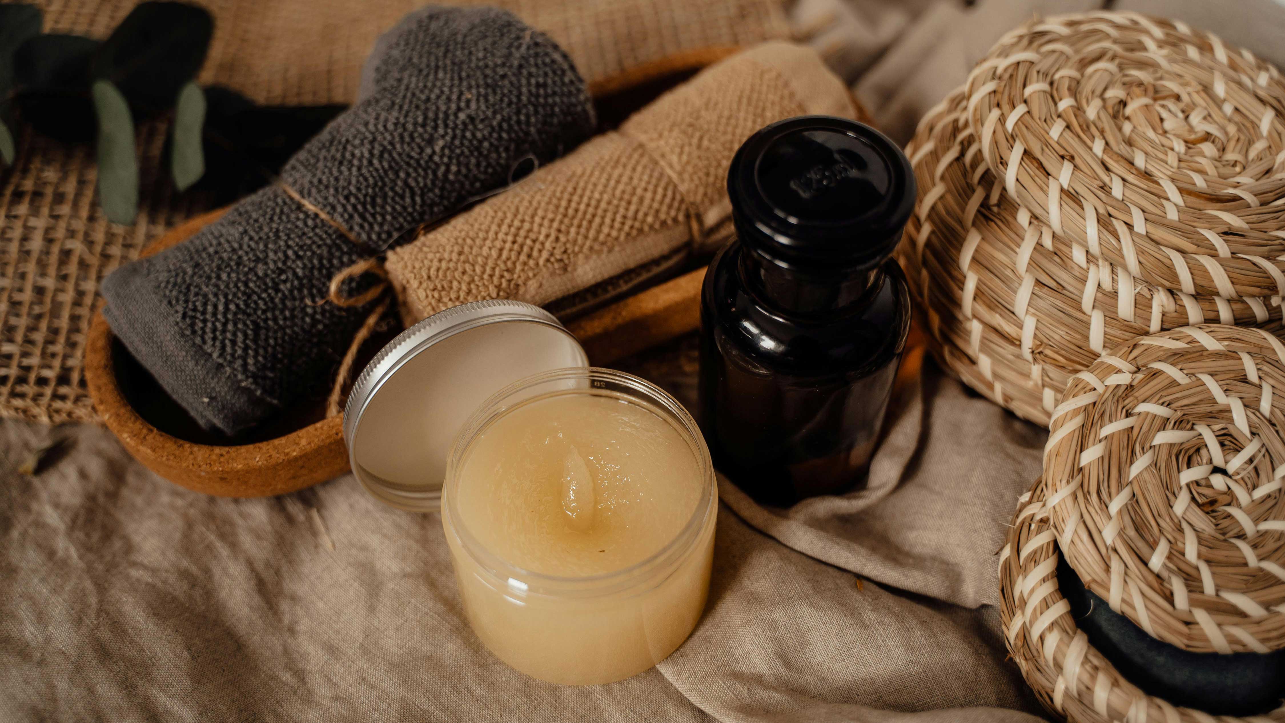 বারবার ময়শ্চারাইজার মেখেও ত্বকের শুষ্ক ভাব যাচ্ছে না? মেনে চলুন এই নিয়মগুলো