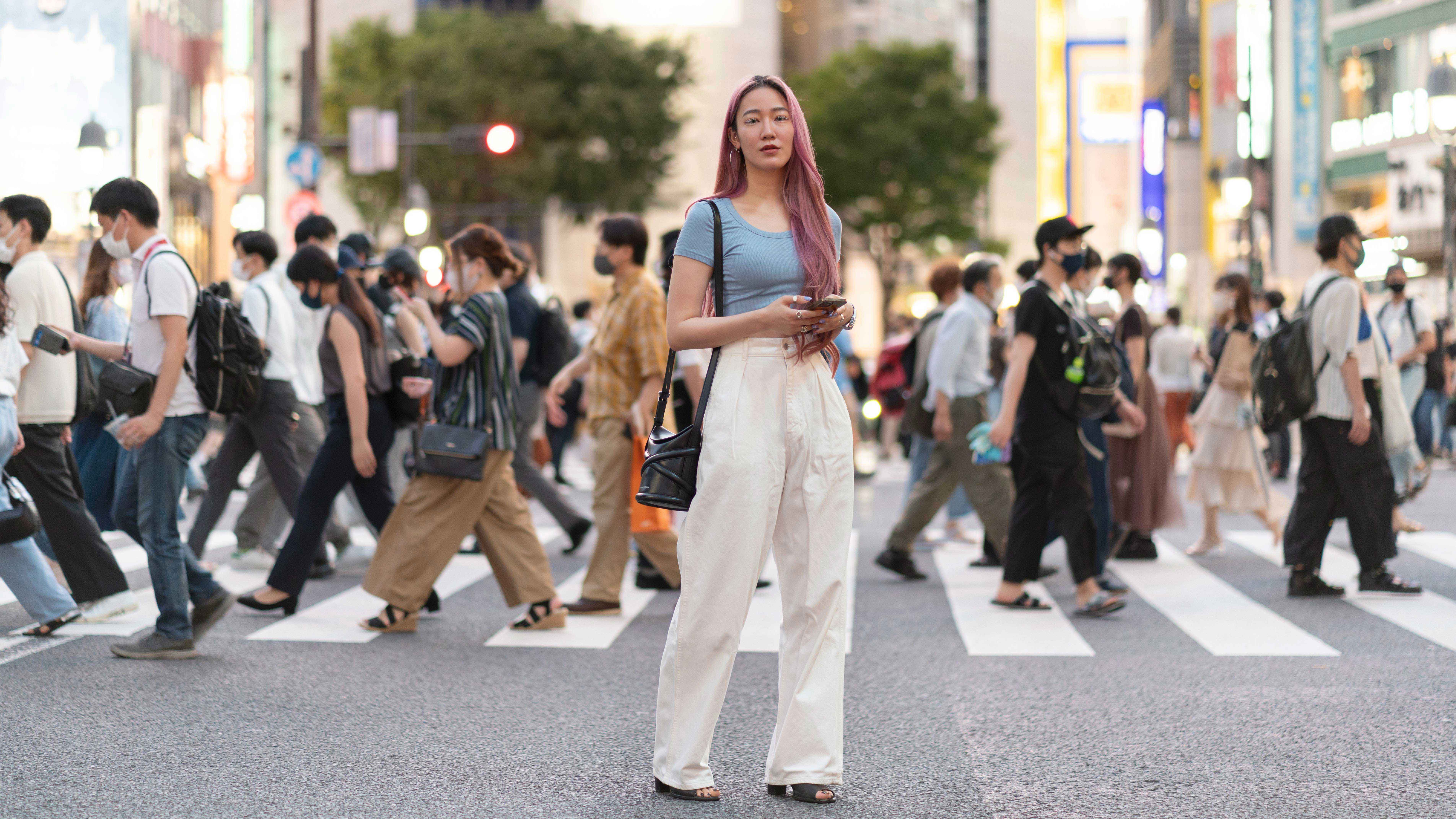 পর্যটকের স্রোতে বিপর্যস্ত শহর