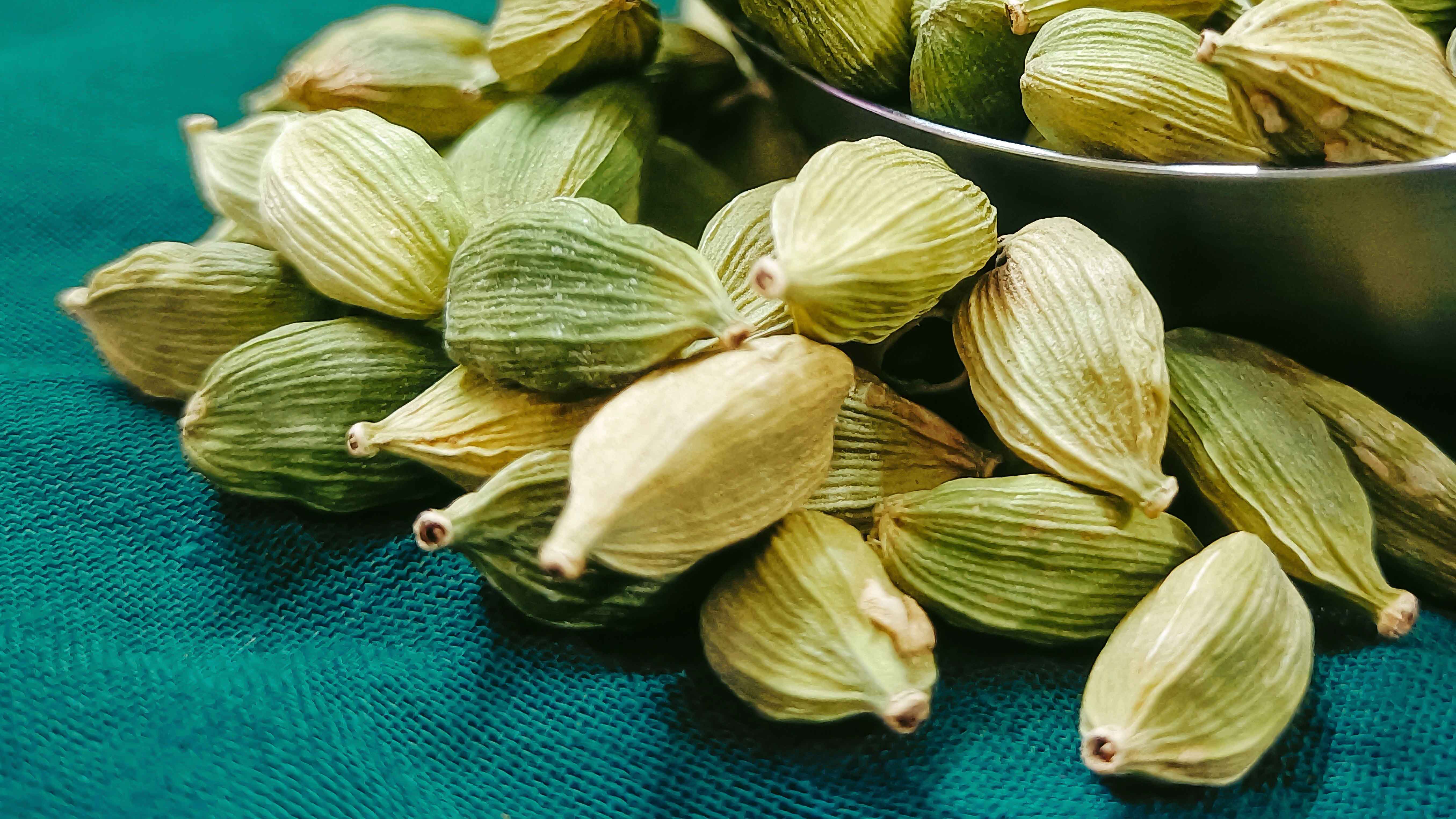 এলাচির ১০ গুণ জেনে নিন