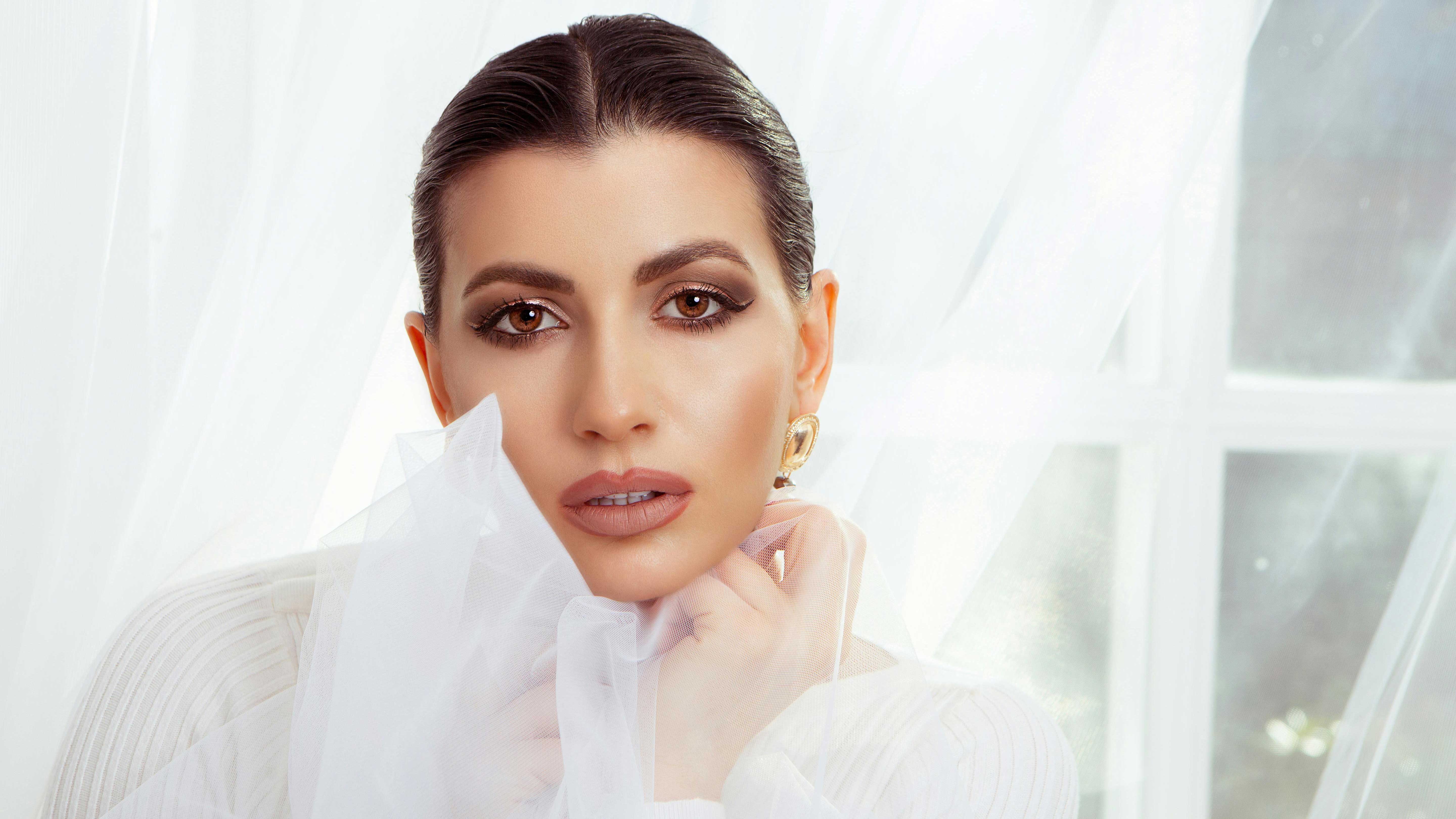 শীতে যেসব কারণে ত্বকে নারকেল তেল ব্যবহার করবেন