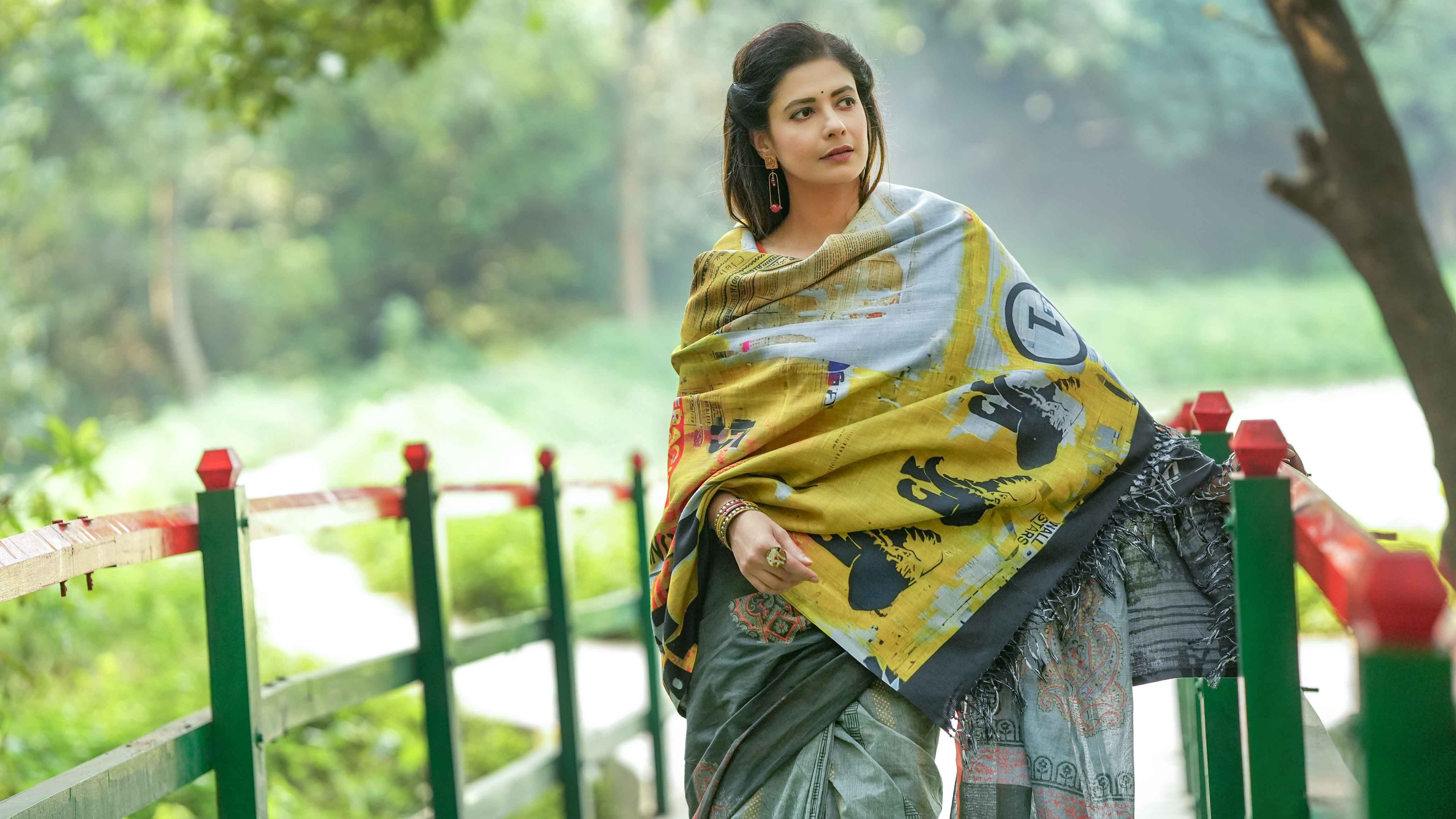 শীতে চাদর স্টাইলিং করবেন যেভাবে