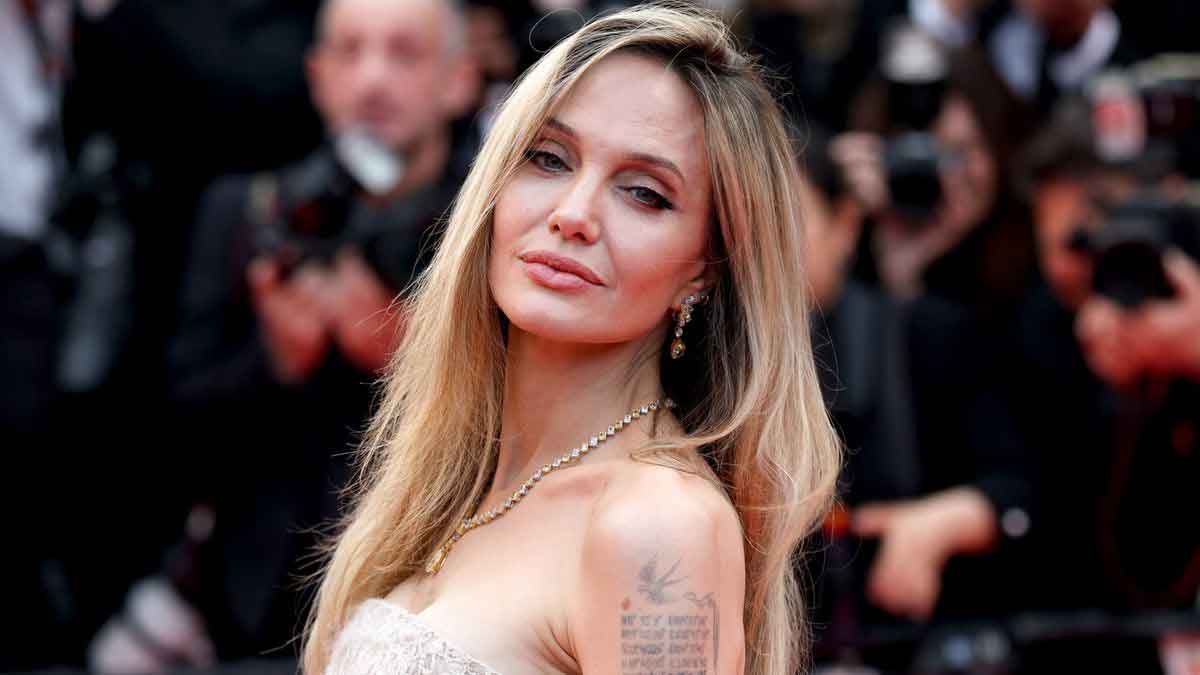 পঞ্চাশেও অ্যাঞ্জেলিনা জোলির সৌন্দর্যের গোপন রহস্য জেনে নিন