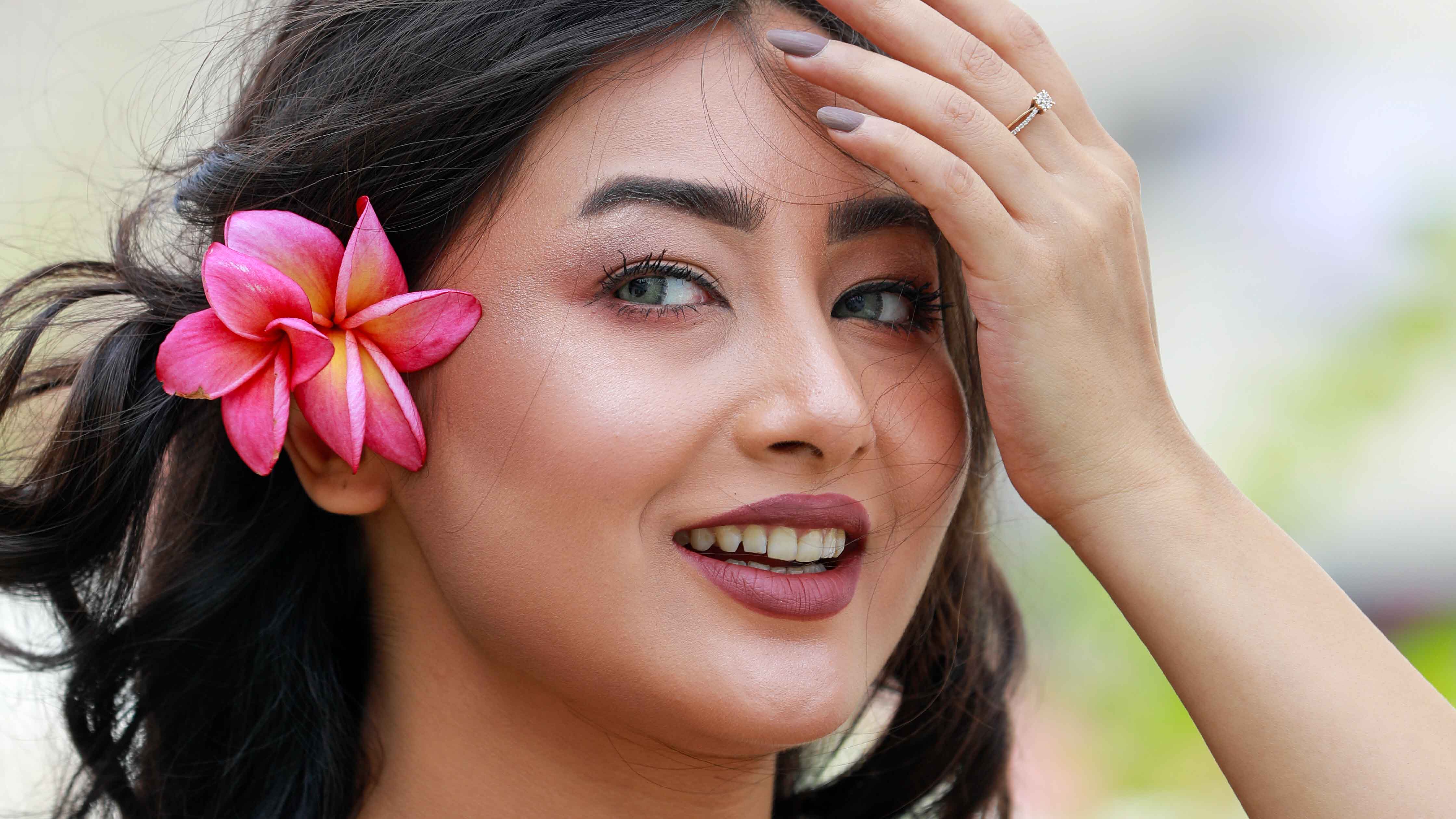 গরমে সঠিক লিপস্টিক বেছে নেবেন যেভাবে