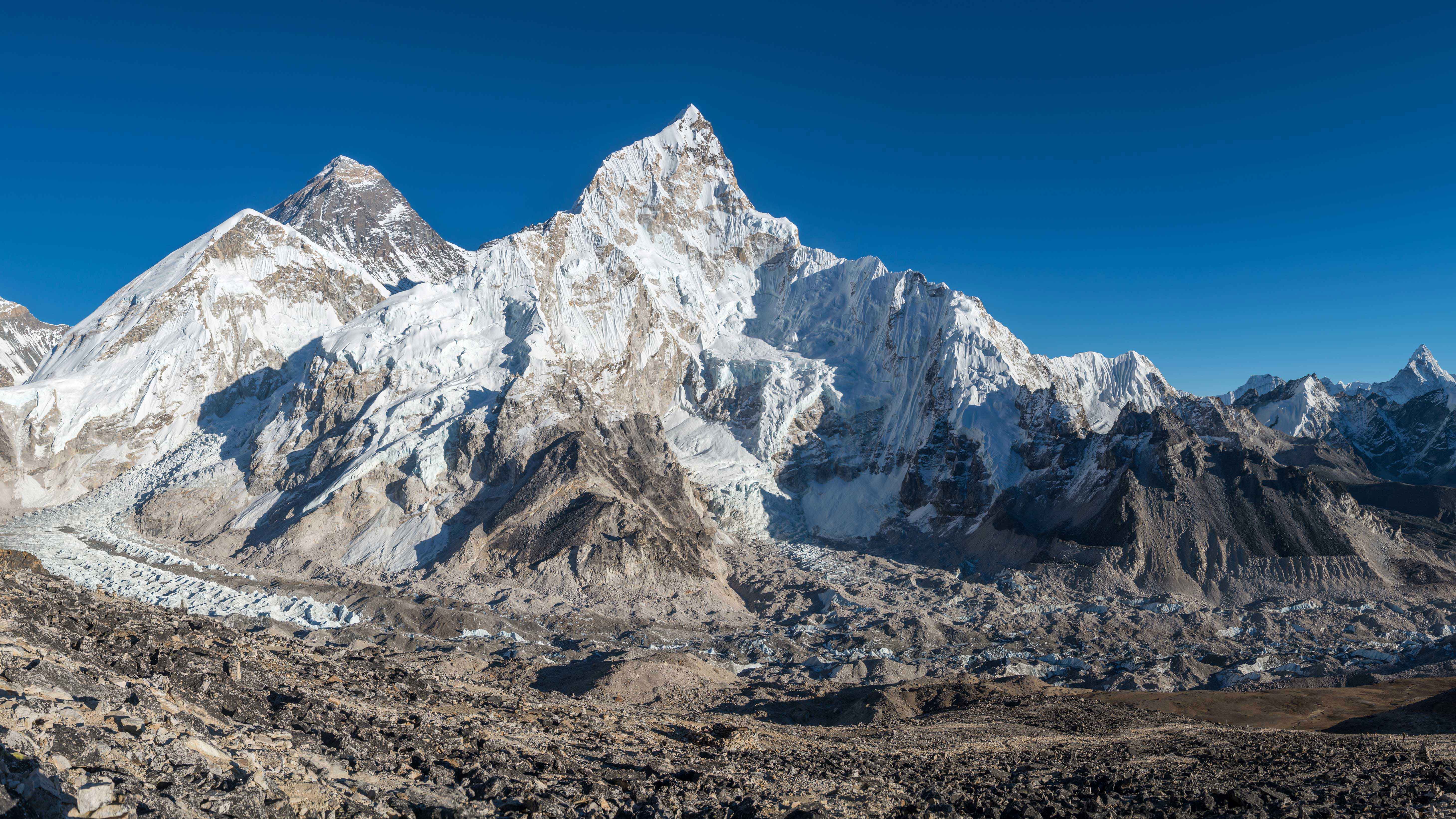 নেপালের মহাপরিকল্পনায় এভারেস্ট রক্ষা পাবে তো?