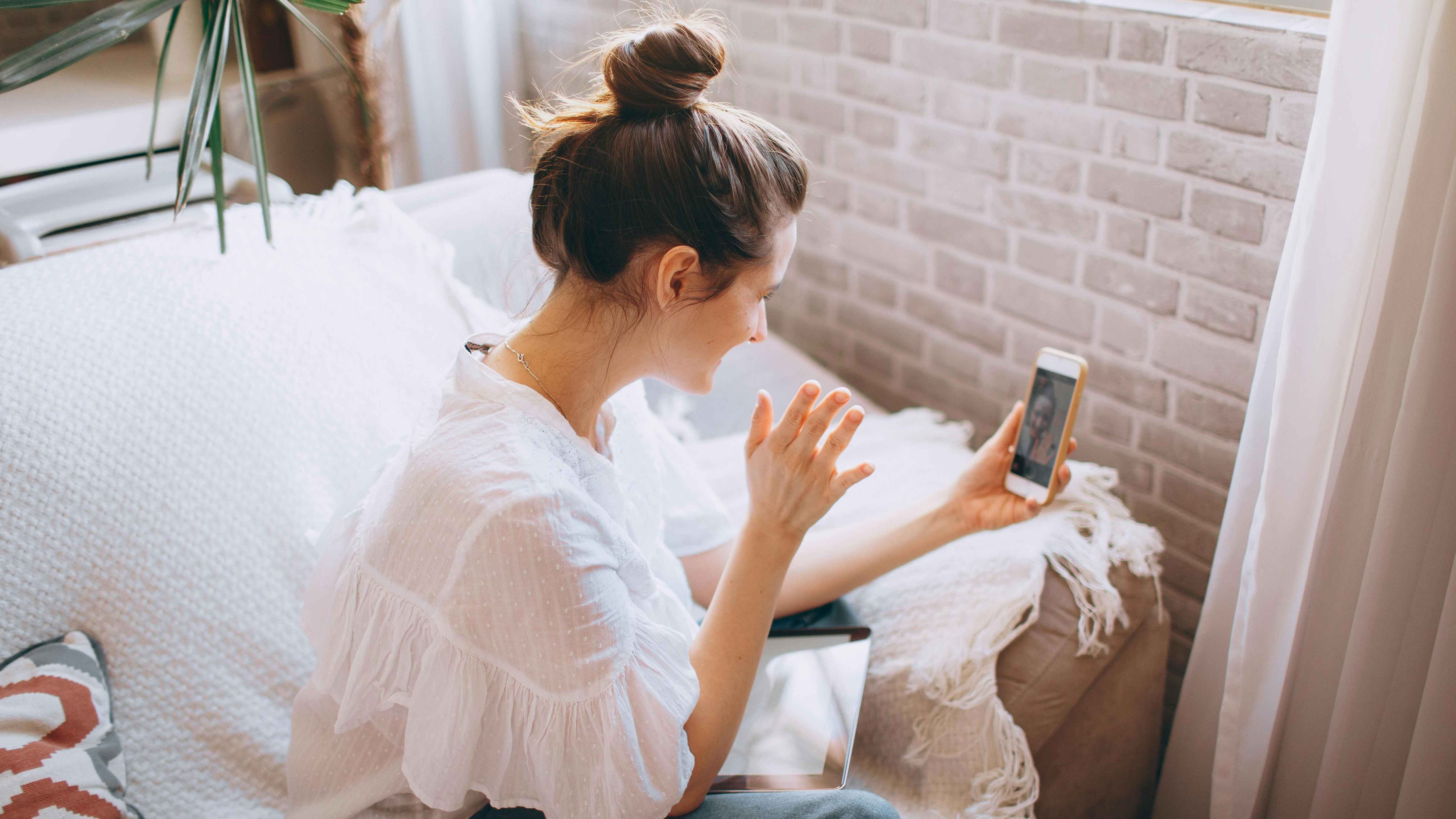 রিলস আর নোটিফিকেশনের যুগে গতি ধীর করুন