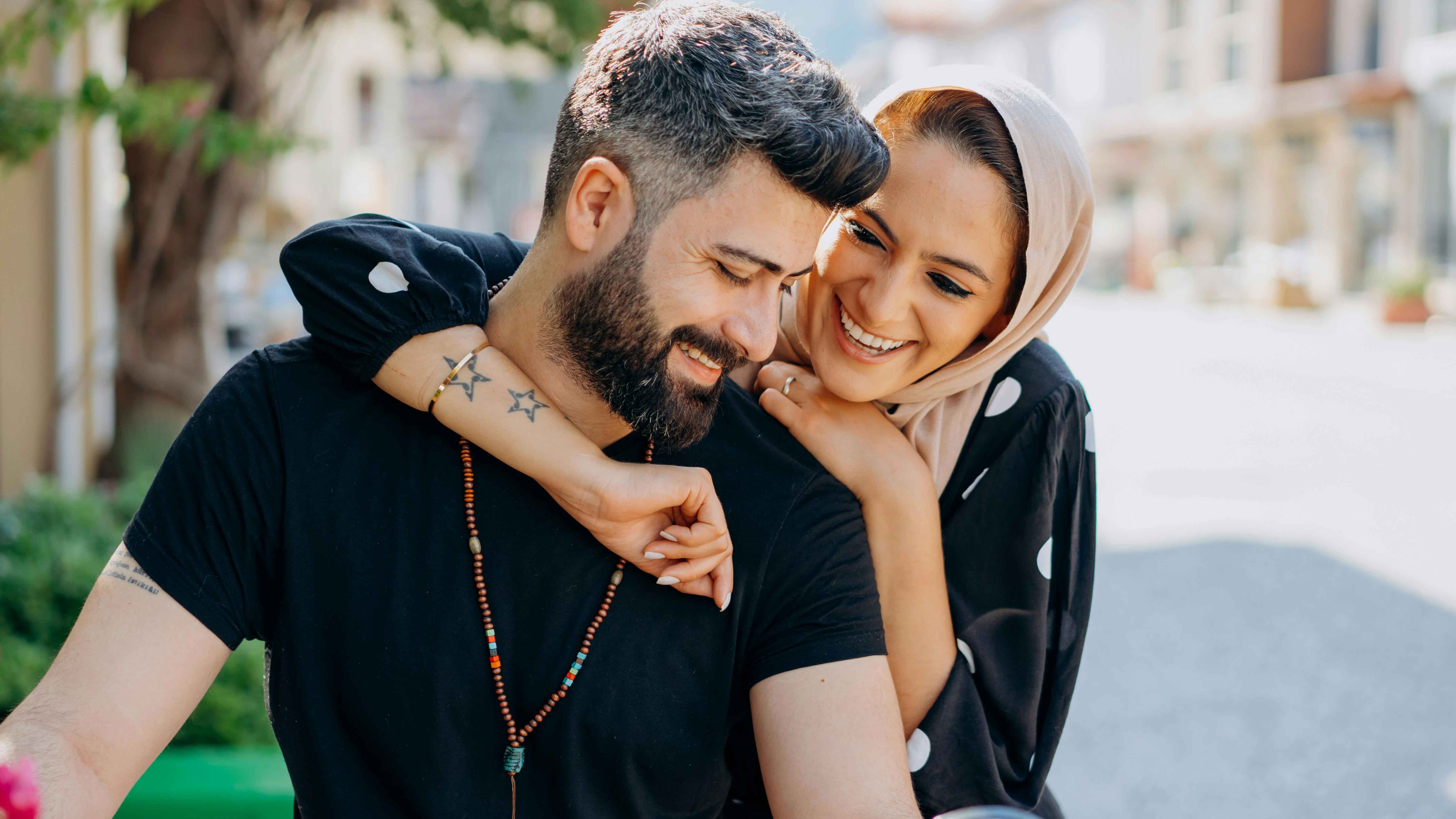 ‘ম্যারেজ ইনকরপোরেটেড’ থেকে মুক্তি নিন: জীবনসঙ্গীর প্রেমে পড়ুন নতুন উপায়ে