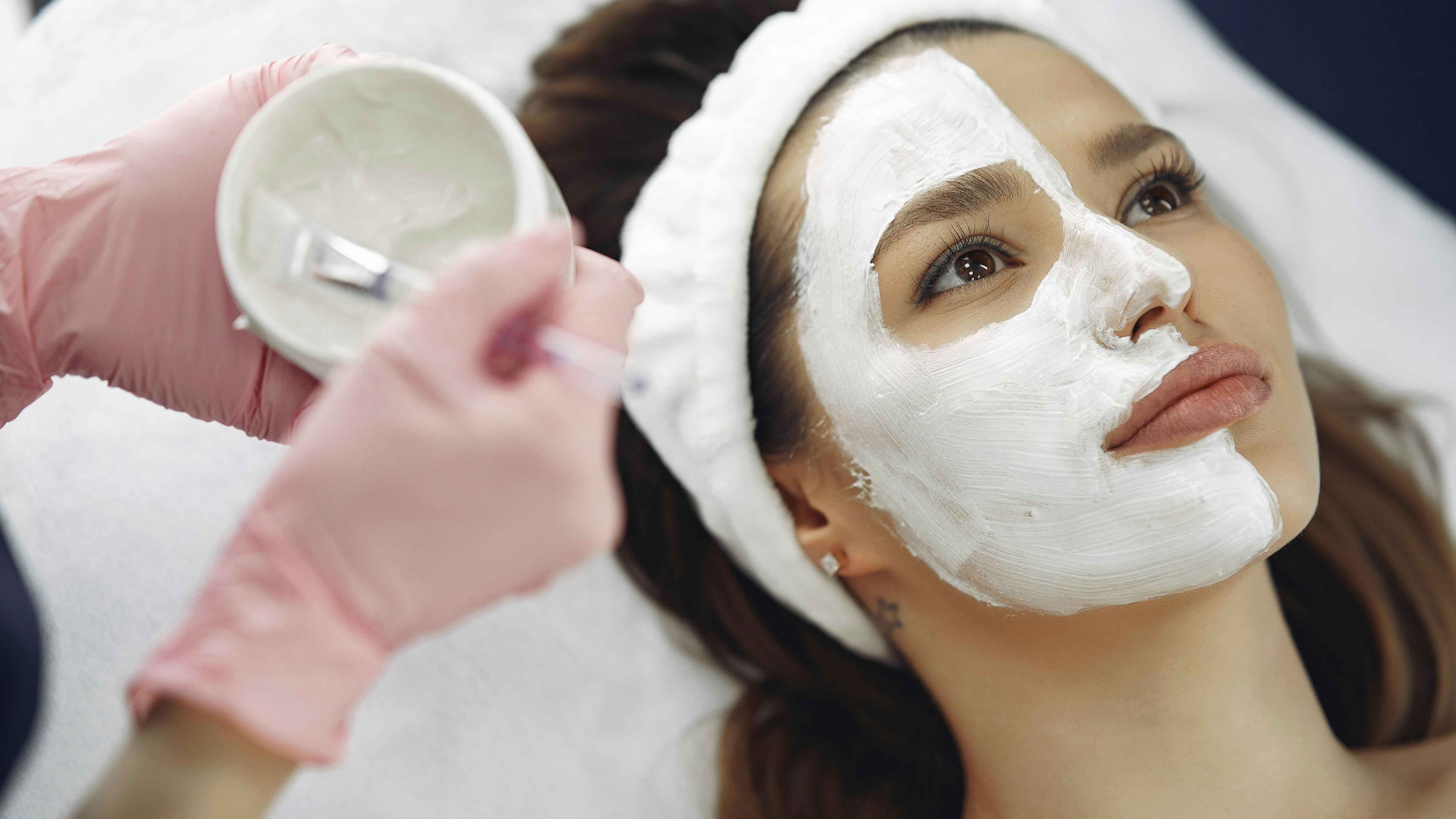 অনুষ্ঠানের আগে ত্বকের যত্ন নেবেন যেভাবে