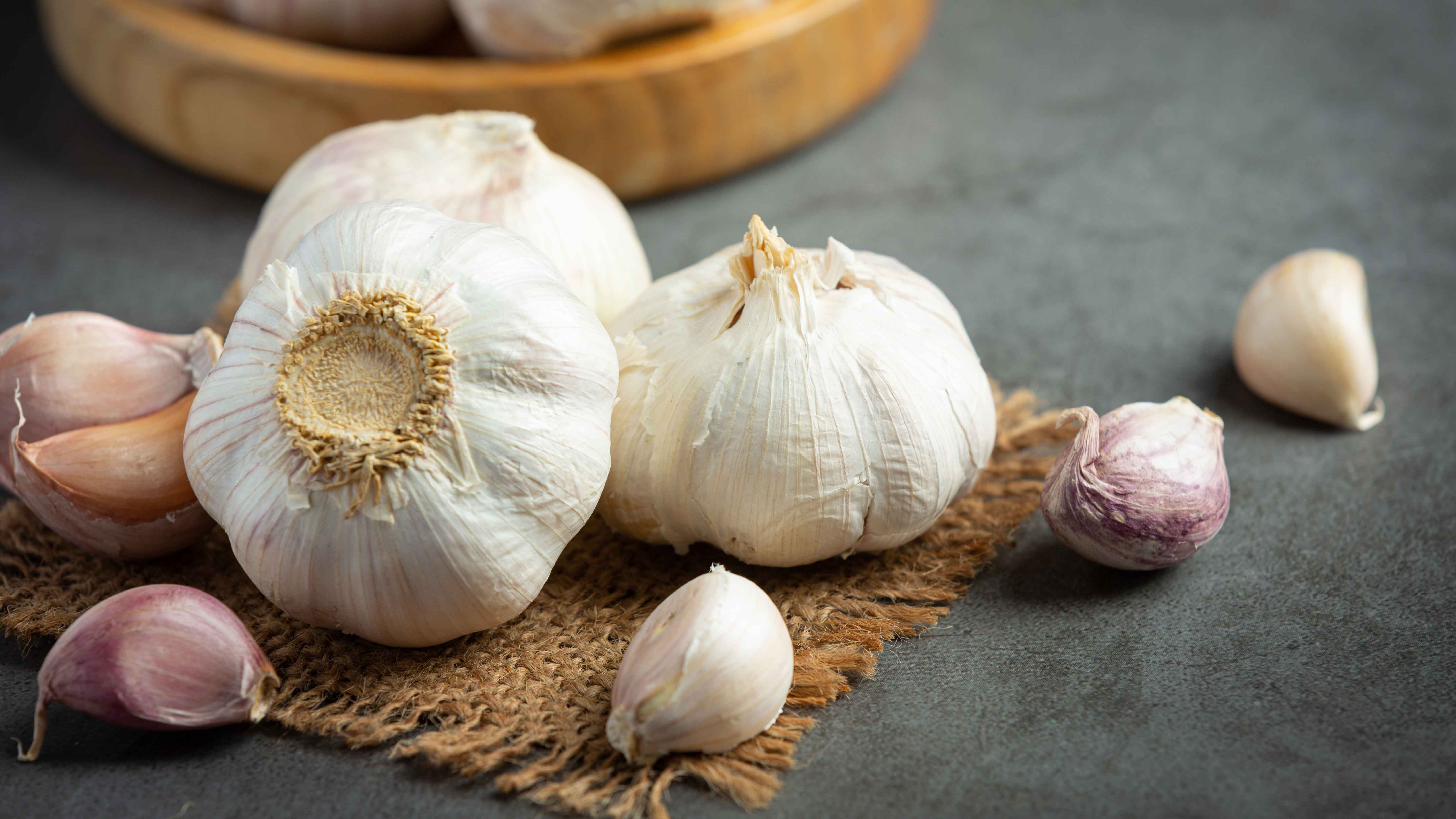 কোন খাবারে কীভাবে রসুন ব্যবহার করবেন, জেনে নিন