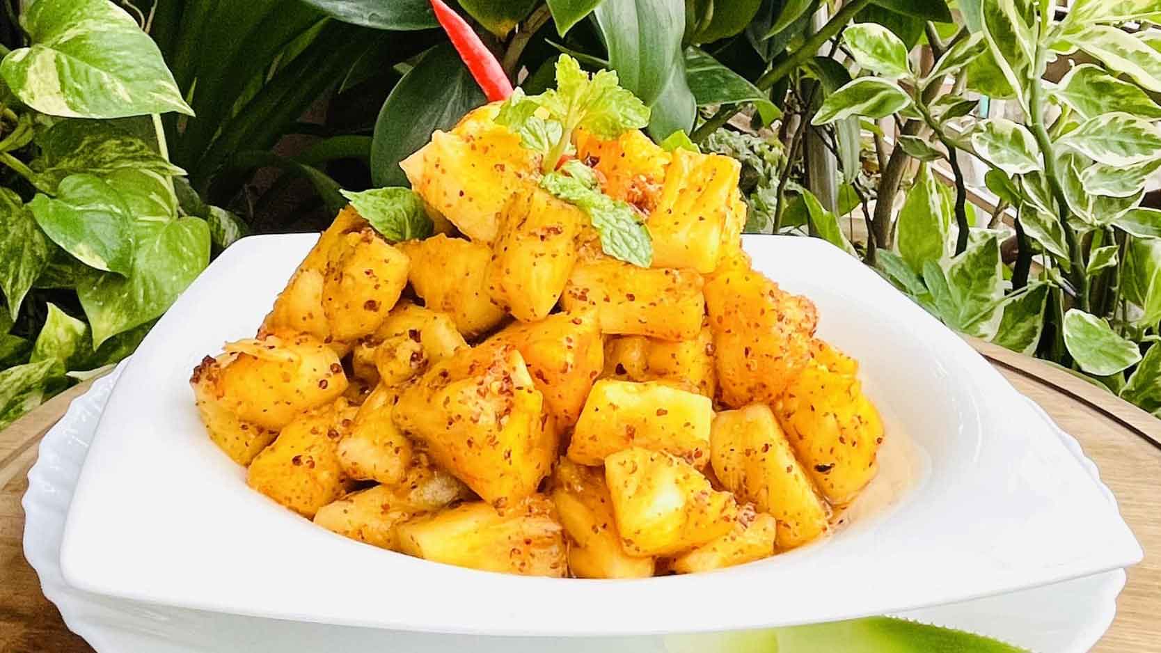 ইফতারে রাখতে পারেন আনারসের দুই সালাদ