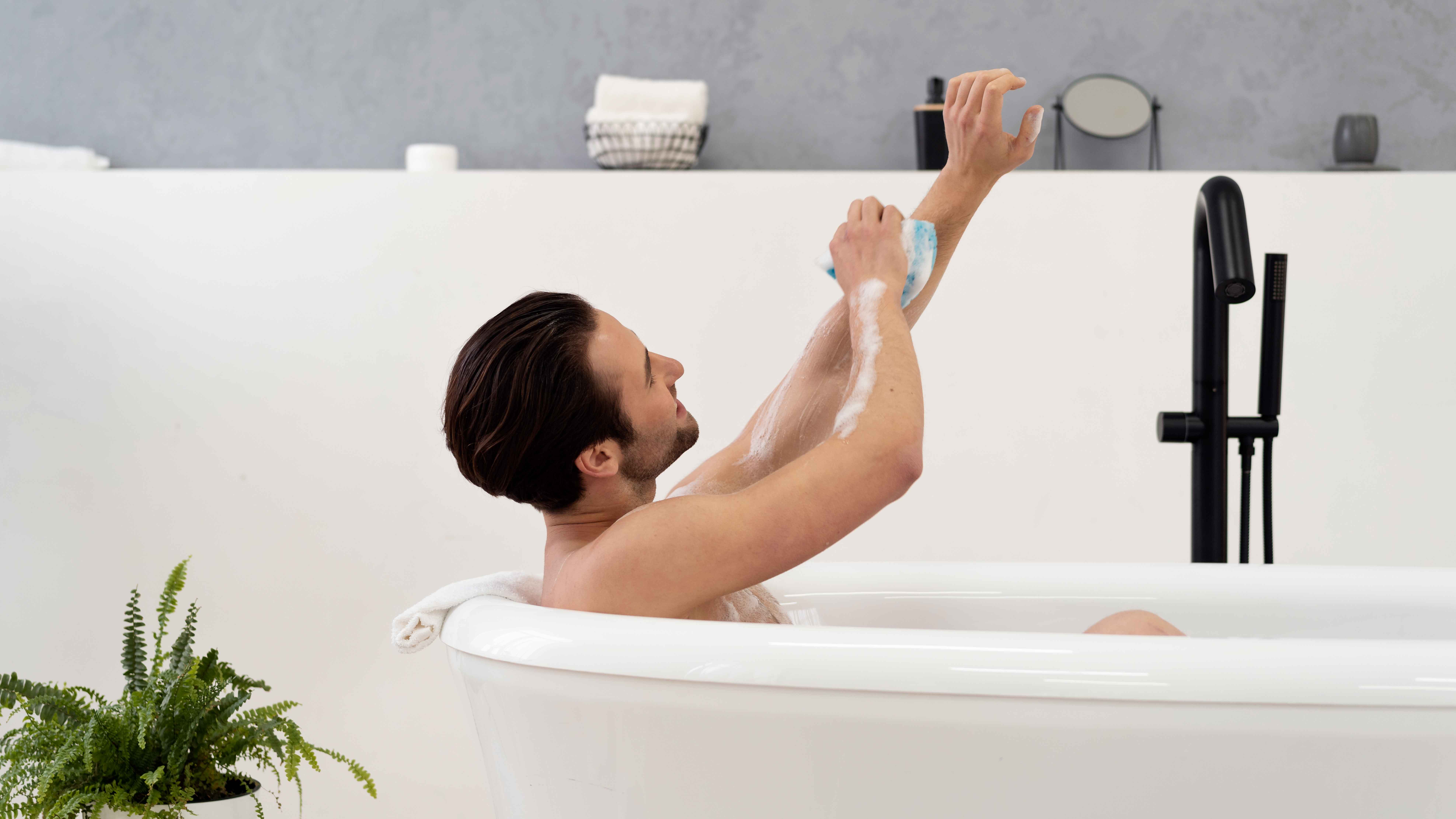 এই শীতে শরীর, ত্বক ও মন ভালো রাখতে গোসলের পানিতে যা মেশাতে পারেন