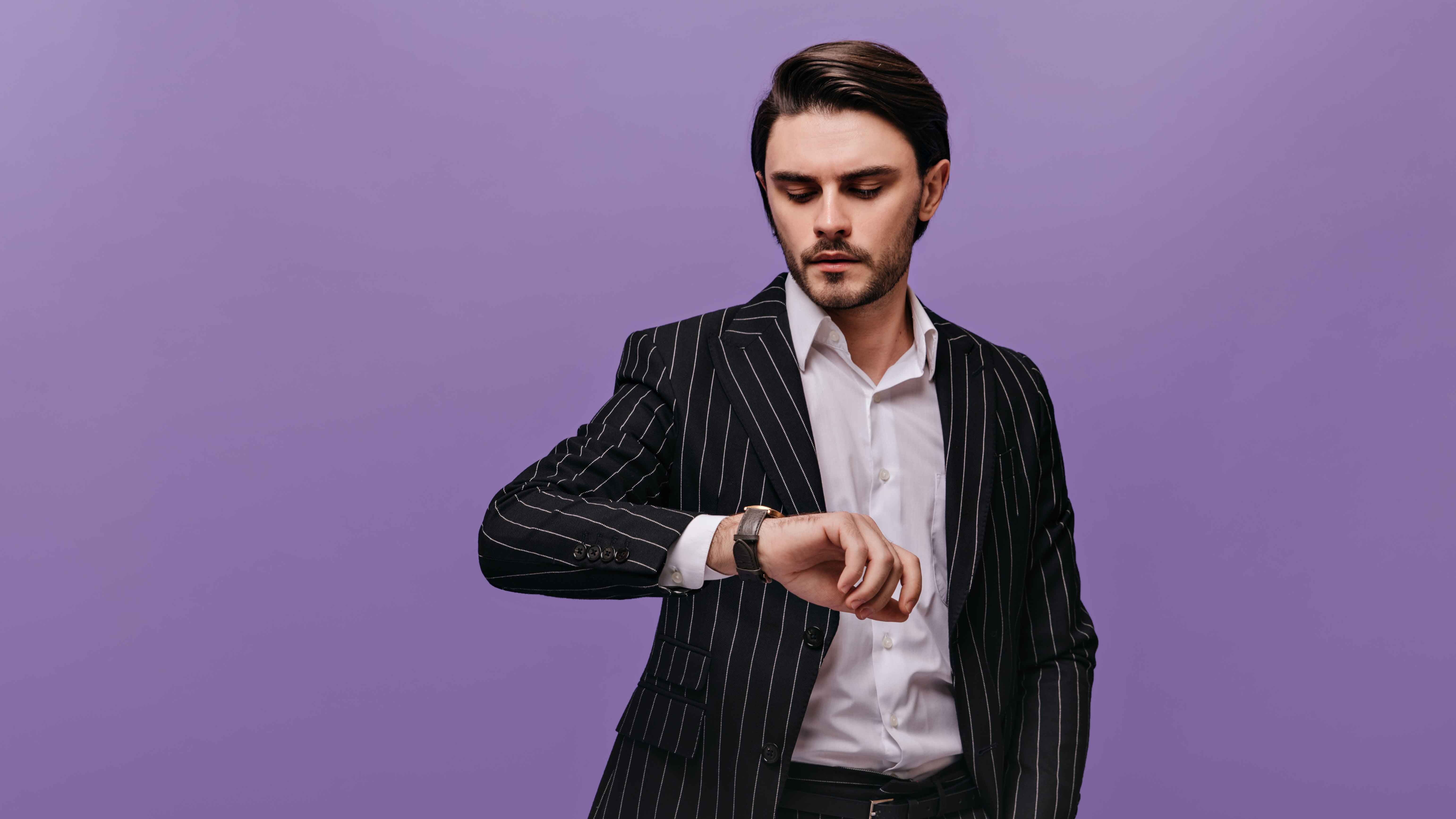 ডান হাতে ঘড়ি: শুধুই ফ্যাশন, নাকি রয়েছে বিশেষ কোনো কারণ