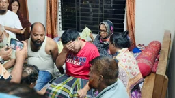 ‘স্ত্রী আমার সঙ্গে থাকলে তাঁকে নিয়ে বের হতে পারতাম’
