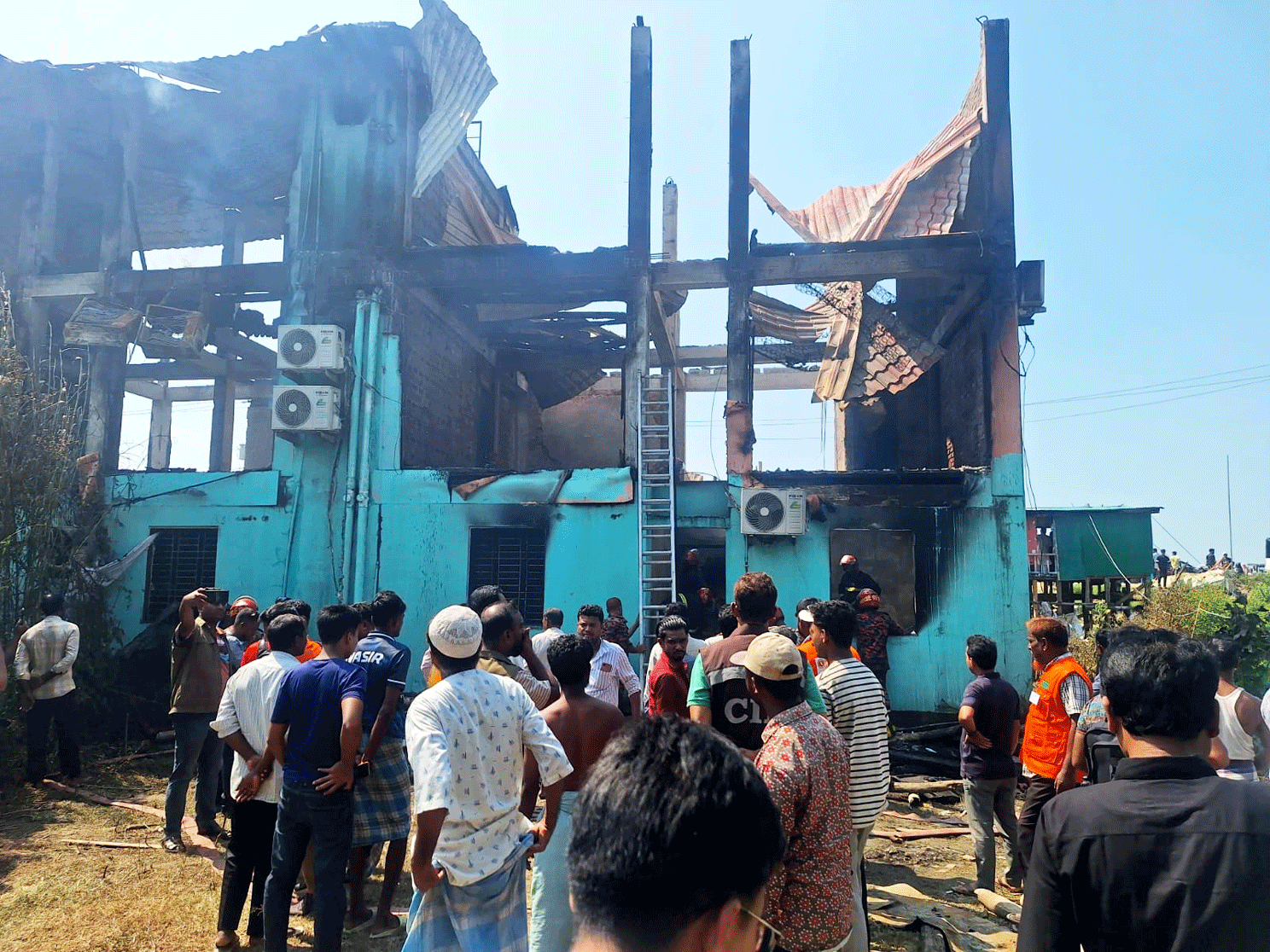 কক্সবাজারে রিসোর্টে আগুন: নিহত ১০ পর্যটকের মধ্যে ৬ জনের পরিচয় শনাক্ত, ব্যবস্থাপক আটক