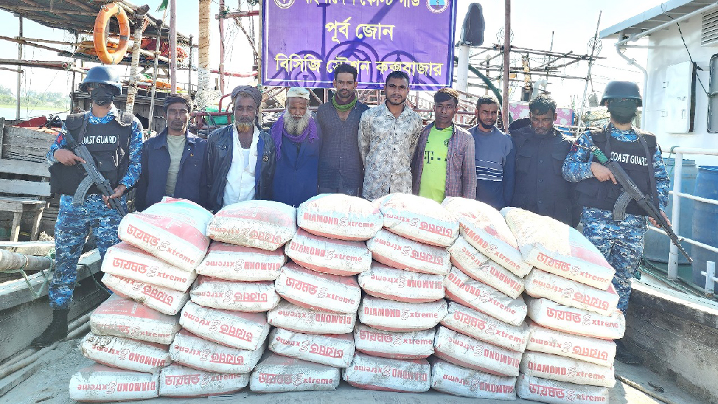 মিয়ানমারে পাচারকালে ৩৭৫ বস্তা সিমেন্টসহ আটক ৮