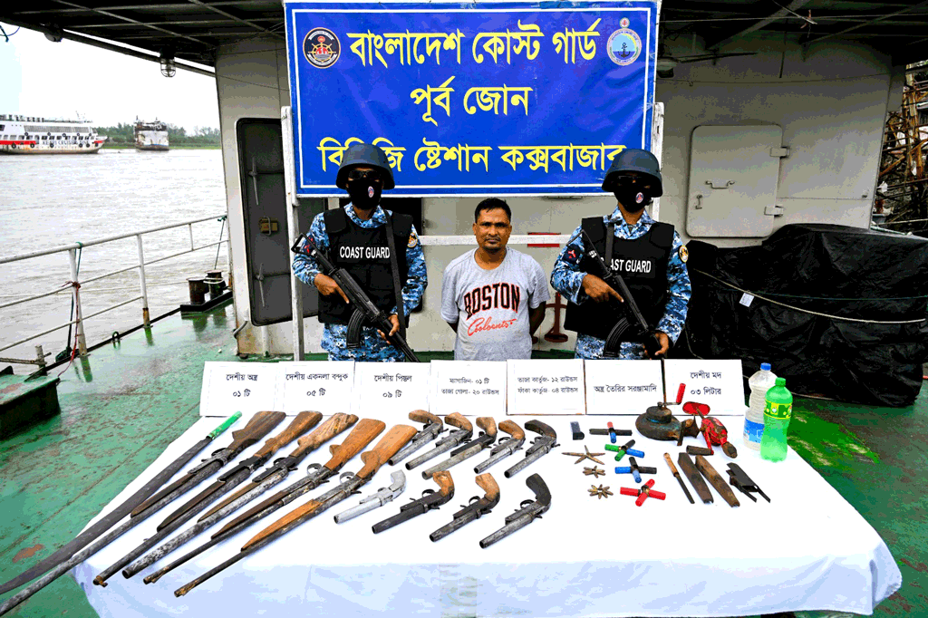 গহিন পাহাড়ে অস্ত্র তৈরির কারখানা, মিন্টু বাহিনীর প্রধান আটক