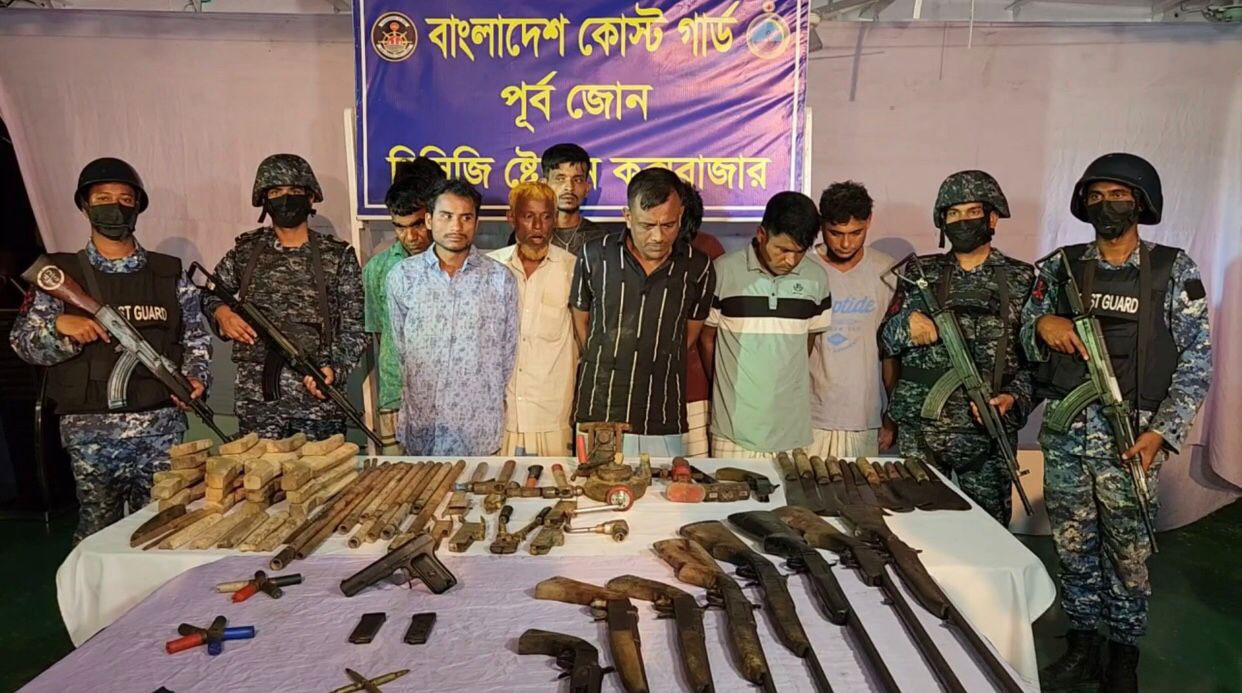 কক্সবাজারে অস্ত্র উদ্ধার, আটক ৯