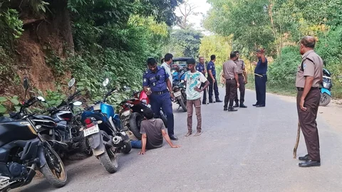 কক্সবাজারের ঈদগাঁও-ঈদগড় সড়কে দুই দফায় ডাকাতি, ১৫-১৬টি যানবাহনে লুটপাট