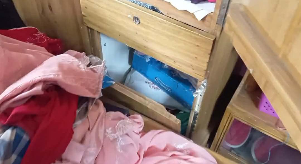 চকরিয়ায় কারারক্ষীর বাড়িতে ডাকাতি, মালপত্র লুট