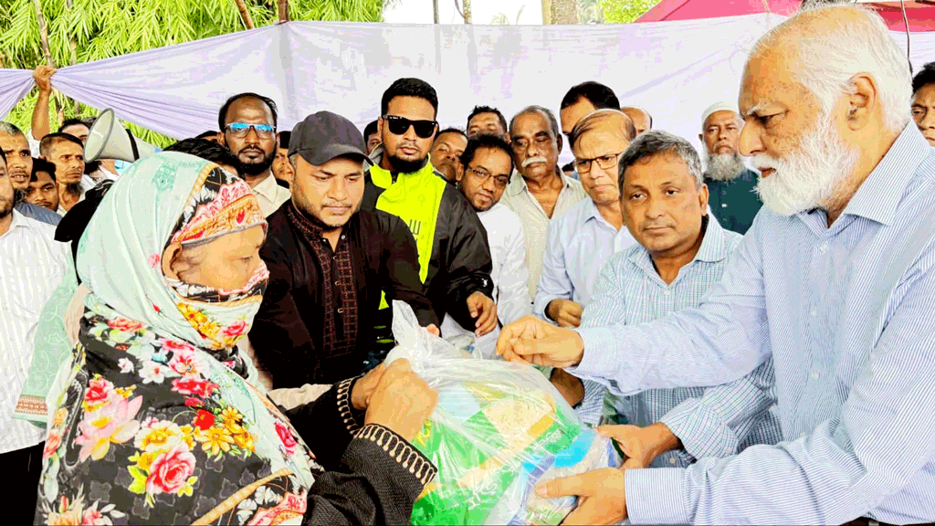 ‘বন্যা পরিস্থিতি সার্বক্ষণিক মনিটরিং করছেন প্রধানমন্ত্রী’—ফটিকছড়িতে ত্রাণ প্রতিমন্ত্রী