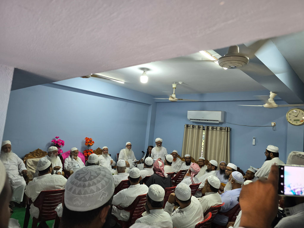 সাত ইসলামি দলের ঐক্যের রূপরেখা চূড়ান্ত করতে হেফাজত আমিরের বৈঠক