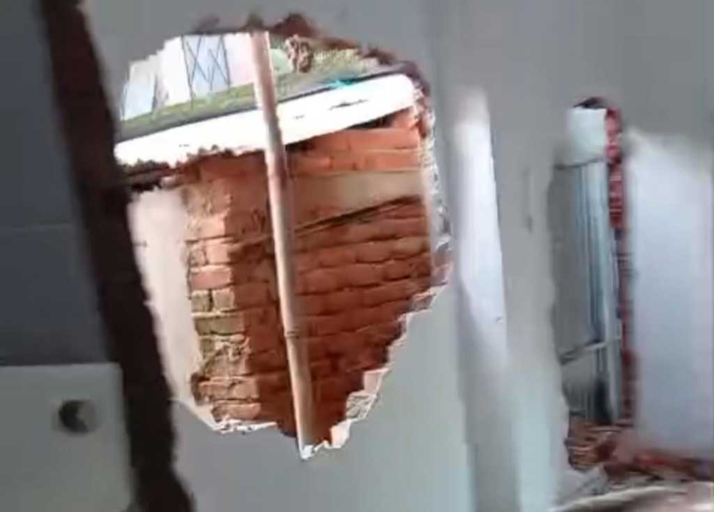 ফটিকছড়িতে মাস্ক-হেলমেট পরে হামলা, প্রবাসীর বাড়ির দেয়াল গুঁড়িয়ে দেওয়ার অভিযোগ