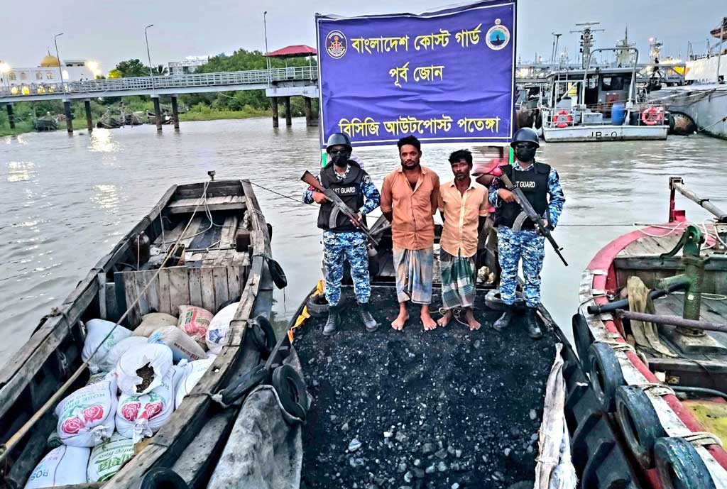 চট্টগ্রামে পাচারকালে কয়লাসহ চোরাই মালামাল জব্দ